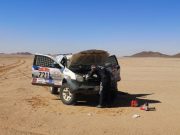 Dakar Classic: Luciano Carcheri alle prese col motore